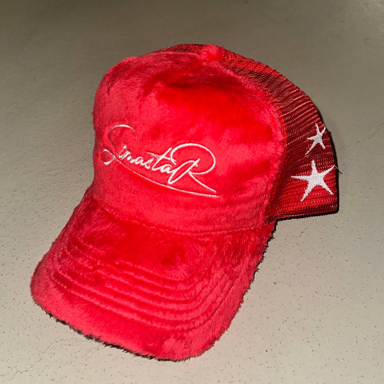 Red Fuzzy Cap - POSLEDNÍ 1 KS!