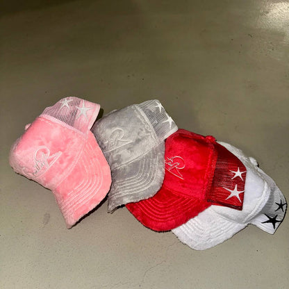 Red Fuzzy Cap - POSLEDNÍ 1 KS!